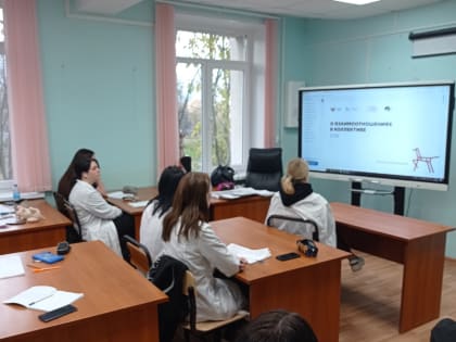 9 октября 2023 года в нашем колледже состоялся классный час «Разговоры о важном» на тему: О взаимоотношениях в коллективе.