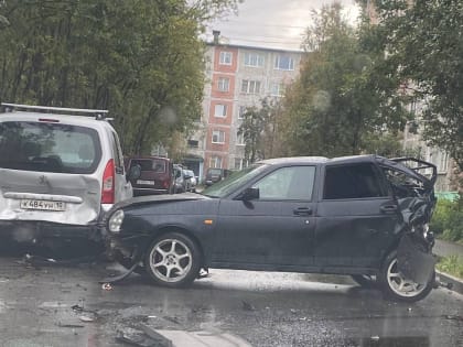 В Апатитах пьяный водитель протаранил 3 автомобиля