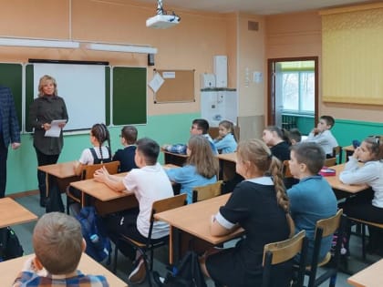 В областном центре члены Общественного совета при УМВД России по Мурманской области провели встречу с учащимися одной из мурманских школ