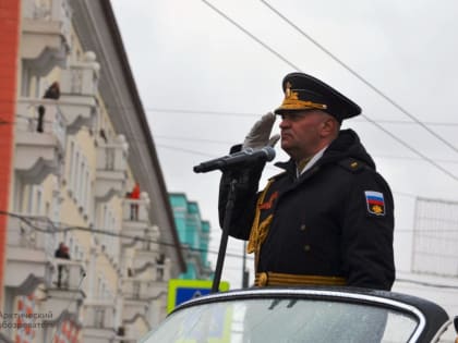 Владимир Путин присвоил замкомандующему Северным флотом Дмитрию Украинцу звание вице-адмирала