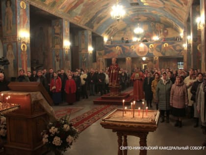 Митрополит Митрофан совершил пасхальное богослужение в Свято-Никольском соборе Мурманска