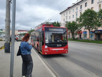 Завтра в Мурманске на маршрут выйдет тематический троллейбус с экскурсоводом на борту