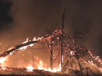В Апатитах сгорело здание