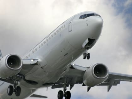 Самолет Мурманск-Москва подал сигнал тревоги в воздухе