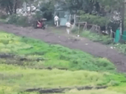 Нарядные хлопцы: разбегающиеся в нижнем белье после удара артиллерии боевики ВСУ попали в кадр