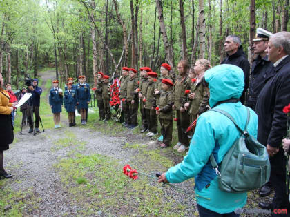 Кировские ребята из профильной смены "Развивайся с РДШ" приняли участие в мероприятиях, посвященных Дню памяти и скорби