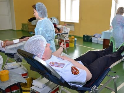 В Мурманске сотрудники и военнослужащие Росгвардии присоединились к мероприятиям, посвященным Национальному дню донора в России