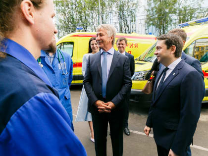 «НОВАТЭК» передал Мурманской области восемь новых автомобилей скорой помощи