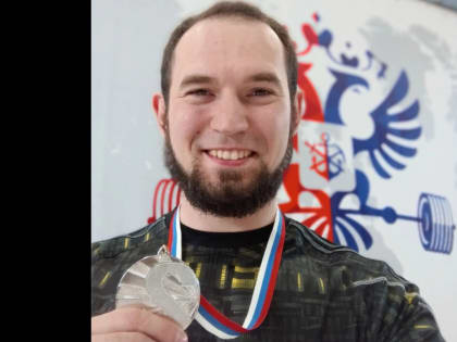 Священник из Мончегорска завоевал серебро на Чемпионате по пауэрлифтингу