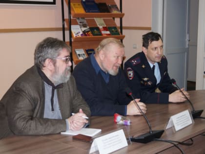 Общественники совместно с сотрудниками полиции провели научно-практический семинар по криминалистике для студентов и школьников