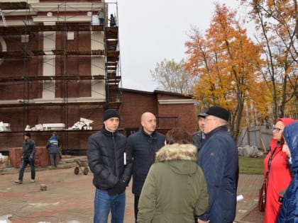 В Мурманске по инициативе Партии проверен ход реконструкции кукольного театра