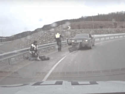 В Мурманске полицейские при задержании пьяного водителя Mercedes применили табельное оружие