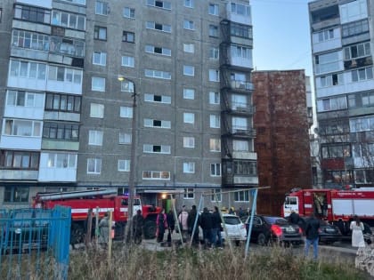 В Мурманске из-за пожара эвакуировали 9-этажку