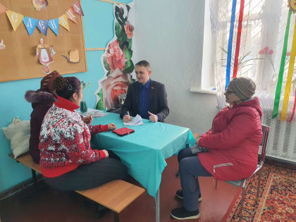 Депутат Мурманской областной Думы Александр Клементьев не оставляет надежд на ремонт дороги в н.п. 25 километр