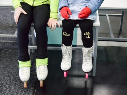 КТО ХОЧЕТ ПОКАТАТЬСЯ НА КОНЬКАХ? ИДИТЕ К ШКОЛАМ