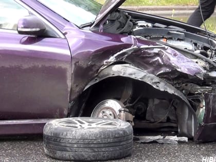 Автомобили разбросало по проспекту в Мурманской области