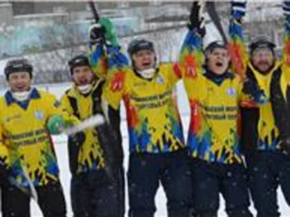 ВЕТЕРАНЫ МУРМАНСКА - С КУБКОМ ЧЕМПИОНОВ