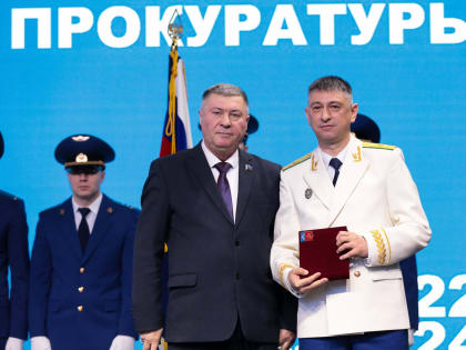 Сотрудники прокуратуры Мурманской области принимают поздравления с профессиональным праздником