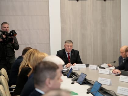 Состоялось заседание комитета по законодательству, государственному строительству и местному самоуправлению под председательством Владимира Мищенко