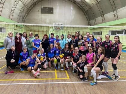 В Апатитах прошел волейбольный Рождественский Кубок четырех