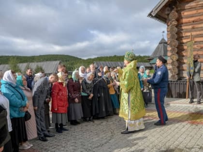 Мурал «Казачья воля» украсил территорию Свято-Троицкого Феодоритова Кольского мужского монастыря