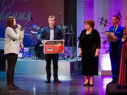 Константин Долгов передал технику в музыкальную школу Североморска