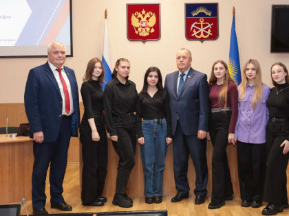 Спикер областной Думы Сергей Дубовой встретился с участниками квеста "Координаты власти. 18+"