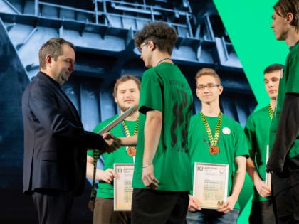 Глава региона вручил награды 78 победителям регионального этапа всероссийского чемпионата по профмастерству «Профессионалы» – 2024