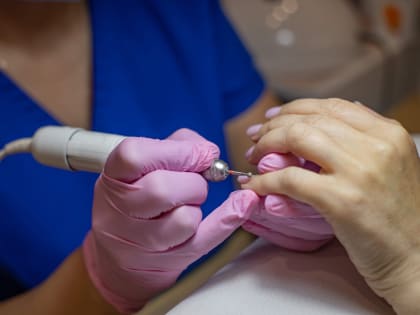 Заражение ВИЧ в маникюрном салоне: шокирующий случай из Пскова