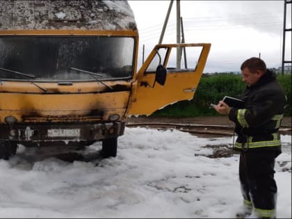 В Заполярье сгорели жилой дом и КамАЗ