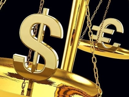 Курс евро снизился почти на 58 копеек, доллар потерял почти 4 копейки