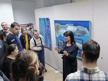 Портрет зимы: подопечные Мурманского КЦСОН познакомились с произведениями заполярных и российских художников