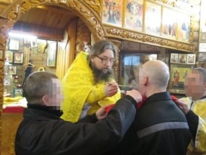 В храме мурмашинской колонии прошла Божественная литургия