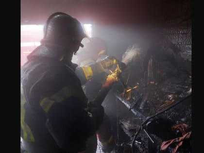 Полтора часа тушили пожар в Росляково