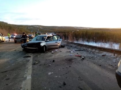 В Кольском районе столкнулись пять  легковушек, есть пострадавшие