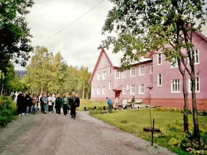 Береза-королева растет в Полярно-альпийском ботаническом саду-институте
