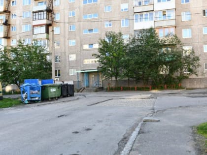 В мурманских дворах стартовал ямочный ремонт