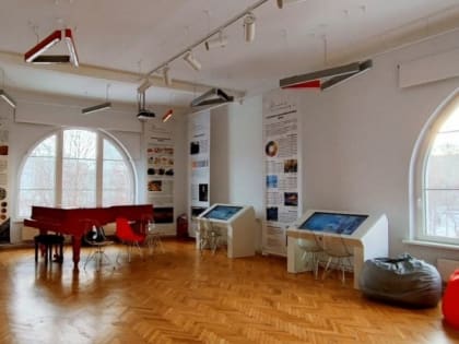 «Умная гостиная» открылась в художественном музее Мурманска