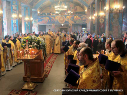 Духовенство и миряне Мурманской митрополии поздравили Высокопреосвященнейшего Владыку Митрофана с днём тезоименитства