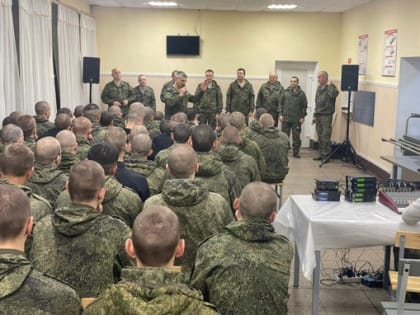 Воинам-североморцам, выполняющим задачи в зоне СВО, вручили награды и новогодние подарки