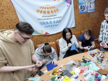 В Мурманске ко Дню Победы проводят мастер-классы по изготовлению футляров для очков