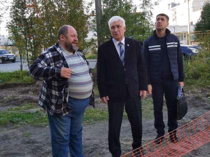 Работа в избирательном округе. В соответствии с рейтинговым голосованием был определен 31 адрес, где за счет средств областного и городского бюджетов установят современные детские 