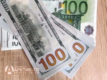 Цены на нефть поднимаются, курс рубля продолжает снижаться