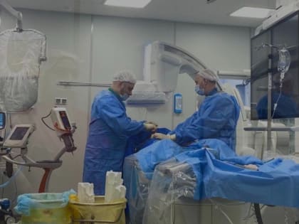 Ангиохирурги «Пироговки» провели первые операции по протезированию аневризмы аорты