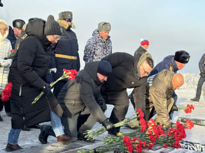 Представители ЛДПР почтили память Защитников Отечества