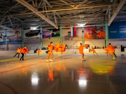 Юные мурманские фигуристы выступили в «Метеоре»
