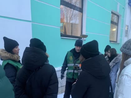 Земельные инспекторы мурманского Росреестра познакомили студентов Колледжа МАГУ с работой спутникового геодезического оборудования