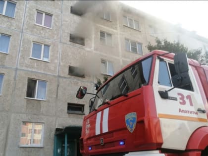 Пожарные вызволяли апатитчанина с помощью спасательного устройства