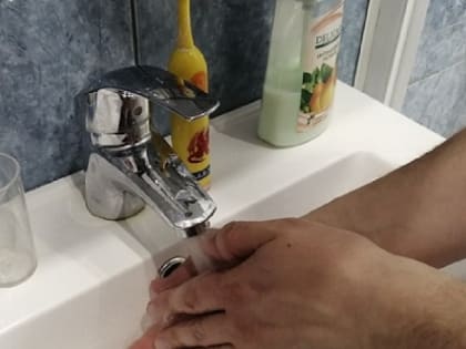 Минздрав Мурманской области рекомендует чихать в локоть