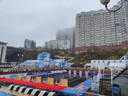 Мурманские моржи отлично показали себя на соревнованиях по зимнему плаванию во Владивостоке